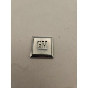 GM Mark of Excellence chrome 1 inch square Fender Emblem new OEM 84689784